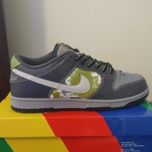 Nike SB Dunk Low Huff